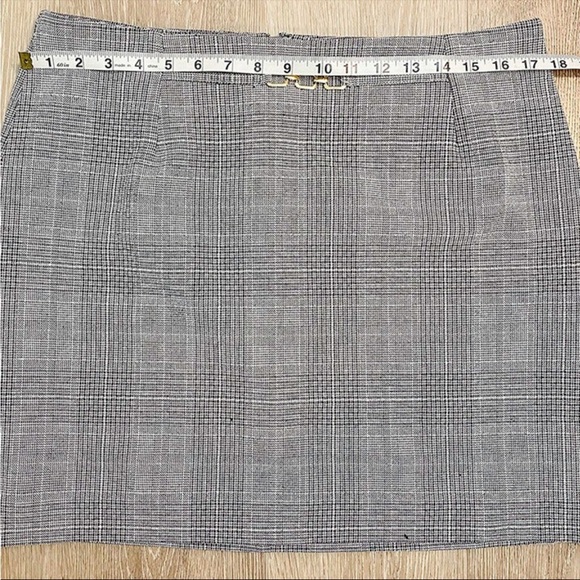 H&M Black and White Plaid Mini Skirt with Chain Detail | Large - Picture 3 of 5